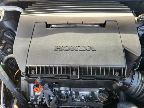 New 2025 Honda Pilot Touring image 5