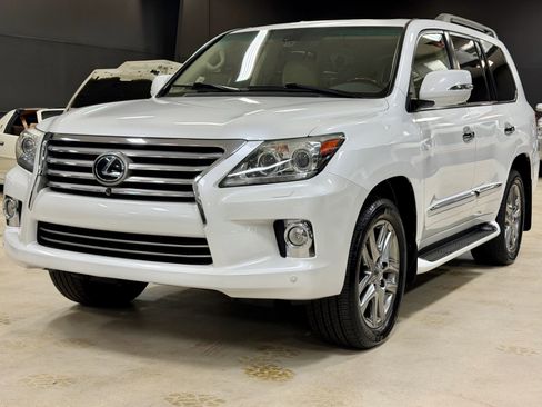 Used 2013 Lexus LX 570 4WD w/ Luxury Pkg w/Pre-crash image 1