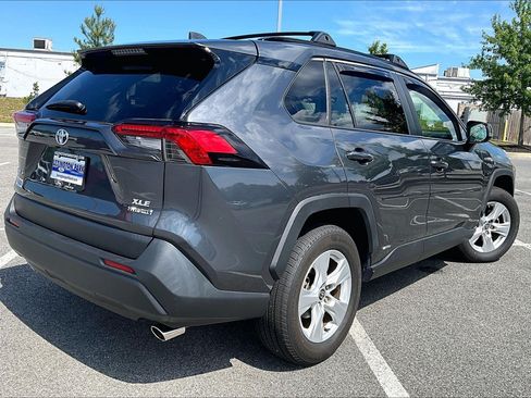 Used 2021 Toyota RAV4 XLE w/ Convenience Package AWD/4WD image 3