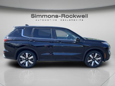 Used 2025 Mitsubishi Outlander SE AWD/4WD image 6