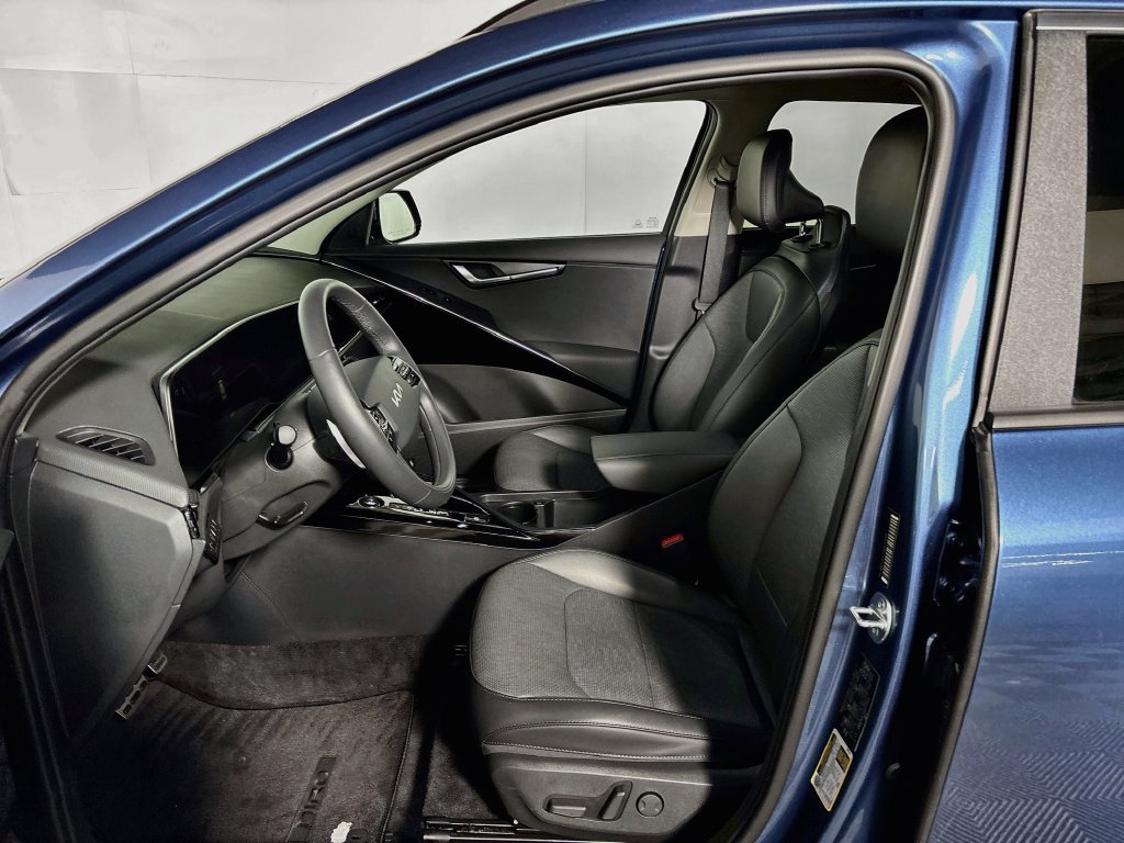 Used 2024 Kia Niro SX Touring FWD image 11