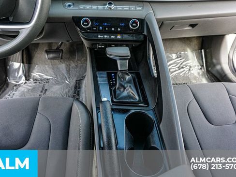 Used 2024 Hyundai Elantra SEL FWD image 39
