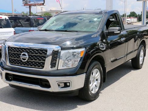 Used 2017 Nissan Titan SV RWD image 2