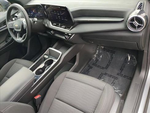 Used 2025 Chevrolet Equinox LT image 22