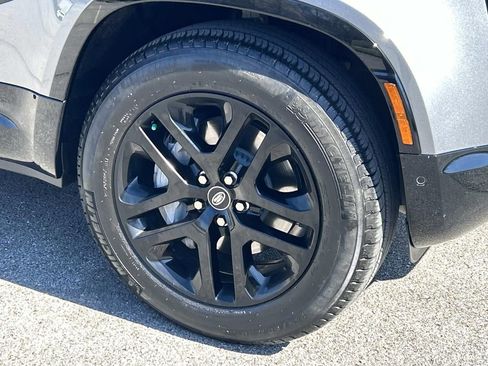 Used 2022 Land Rover Defender 90 X-Dynamic S image 9