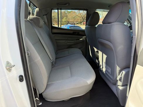 Used 2015 Toyota Tacoma PreRunner image 18