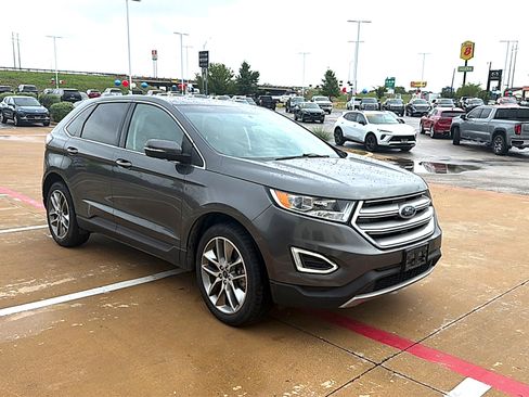Used 2016 Ford Edge Titanium w/ Equipment Group 301A FWD image 4