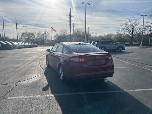 Used 2015 Ford Fusion SE image 3