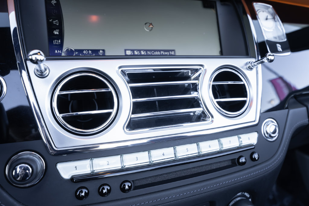 Used 2018 Rolls-Royce Dawn RWD image 35