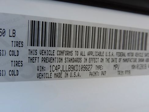 Used 2019 Jeep Cherokee Latitude Plus w/ Cold Weather Group FWD image 19