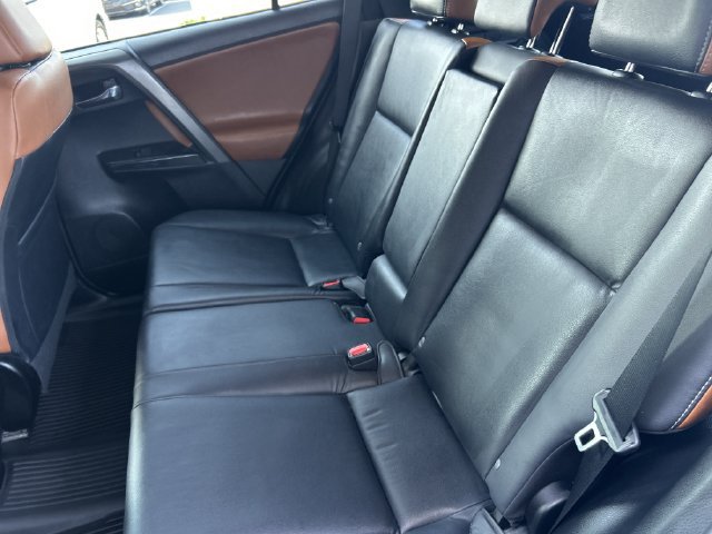 Used 2017 Toyota RAV4 SE FWD image 30