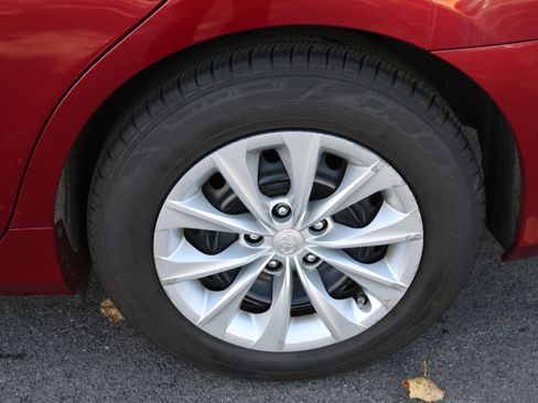 Used 2015 Toyota Camry LE FWD image 9