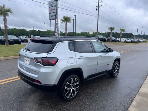 Certified 2025 Jeep Compass Limited w/ Elite Group AWD/4WD image 6