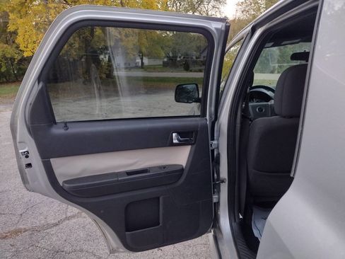 Used 2009 Mercury Mariner 4WD image 14