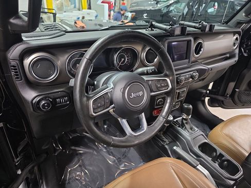 Used 2020 Jeep Gladiator Rubicon w/ LED Lighting Group AWD/4WD image 16