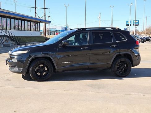 Used 2016 Jeep Cherokee Sport image 9