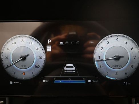 Certified 2025 Hyundai Elantra SEL image 9