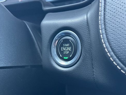 Used 2023 GMC Yukon XL SLT image 34