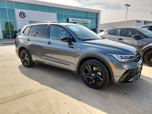 Certified 2024 Volkswagen Tiguan SE R-Line image 8