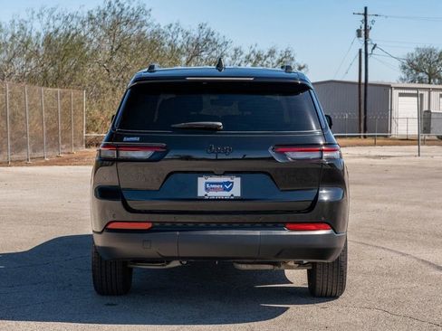 Used 2025 Jeep Grand Cherokee L Altitude image 6