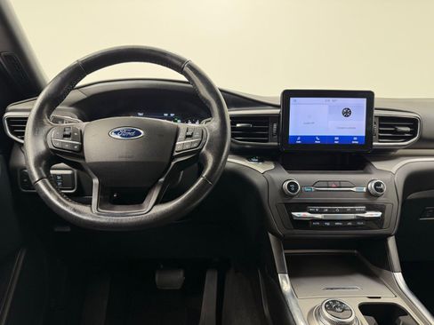 Used 2020 Ford Explorer XLT w/ Equipment Group 202A image 19