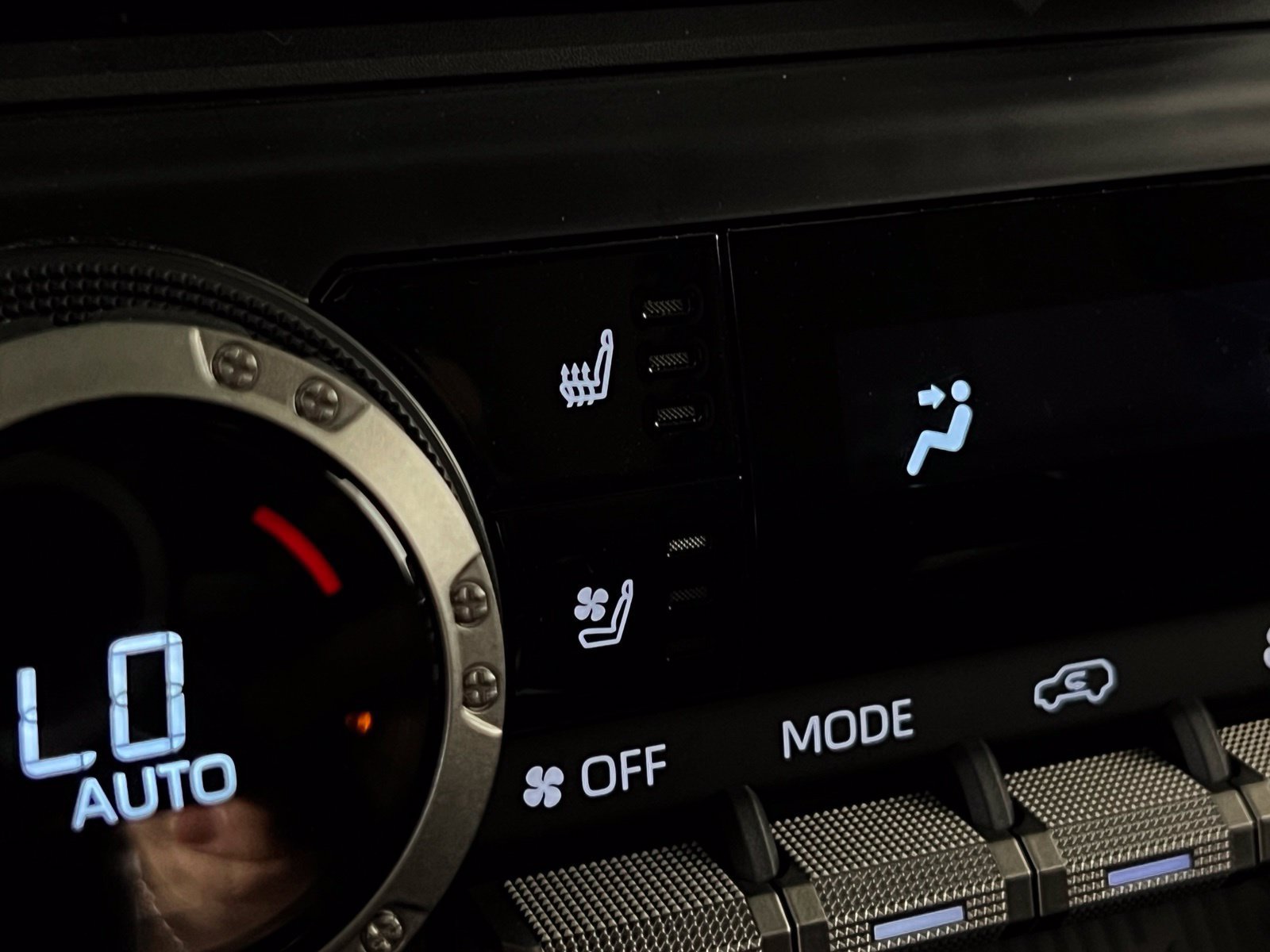 Used 2025 Toyota 4Runner Limited AWD/4WD image 19