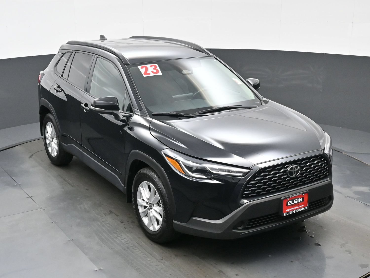 Used 2023 Toyota Corolla Cross LE AWD/4WD image 33