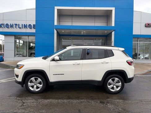 Used 2019 Jeep Compass Latitude w/ Cold Weather Group AWD/4WD image 3