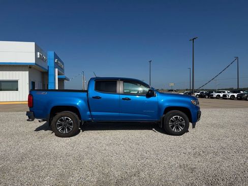 Used 2021 Chevrolet Colorado Z71 AWD/4WD image 2
