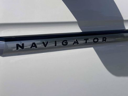 New 2026 Lincoln Navigator L Premier AWD/4WD image 20