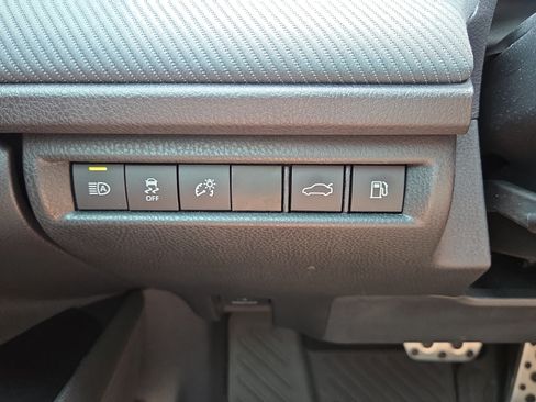 Used 2025 Toyota Camry SE w/ Convenience Package FWD image 17