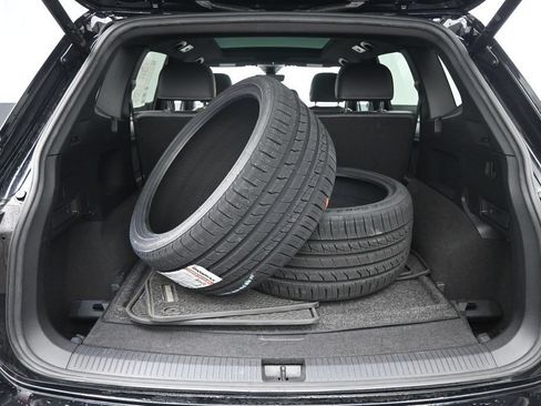 Used 2022 Volkswagen Tiguan SEL R-Line AWD/4WD image 28