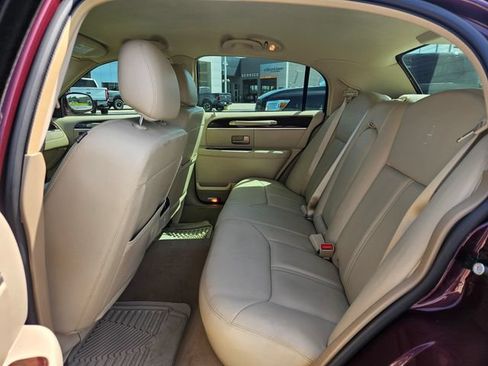 Used 2007 Lincoln Town Car Signature Limited RWD image 6