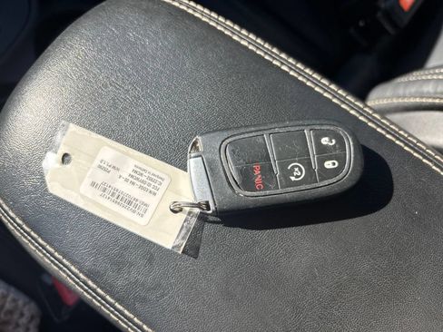 Used 2015 Jeep Cherokee Limited FWD image 31