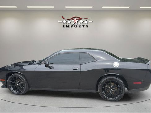 Used 2018 Dodge Challenger SXT RWD image 3
