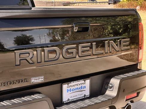 Used 2024 Honda Ridgeline Black Edition image 8