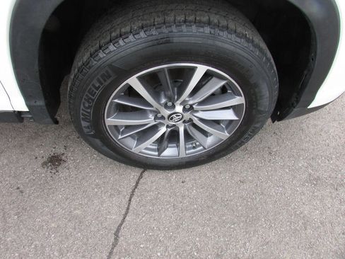Used 2019 Toyota Highlander XLE image 50