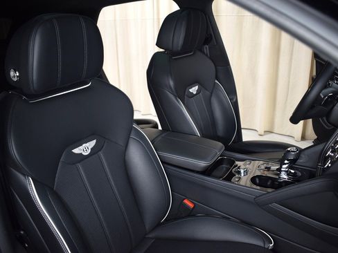 Certified 2023 Bentley Bentayga image 23