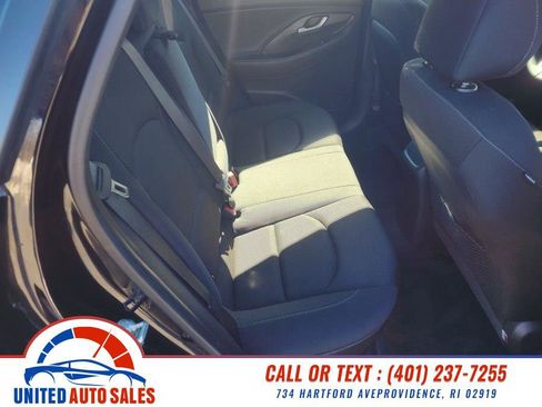 Used 2018 Hyundai Elantra GT image 13