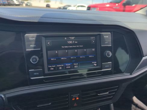 Used 2023 Volkswagen Jetta SE w/ Panoramic Sunroof Package FWD image 12