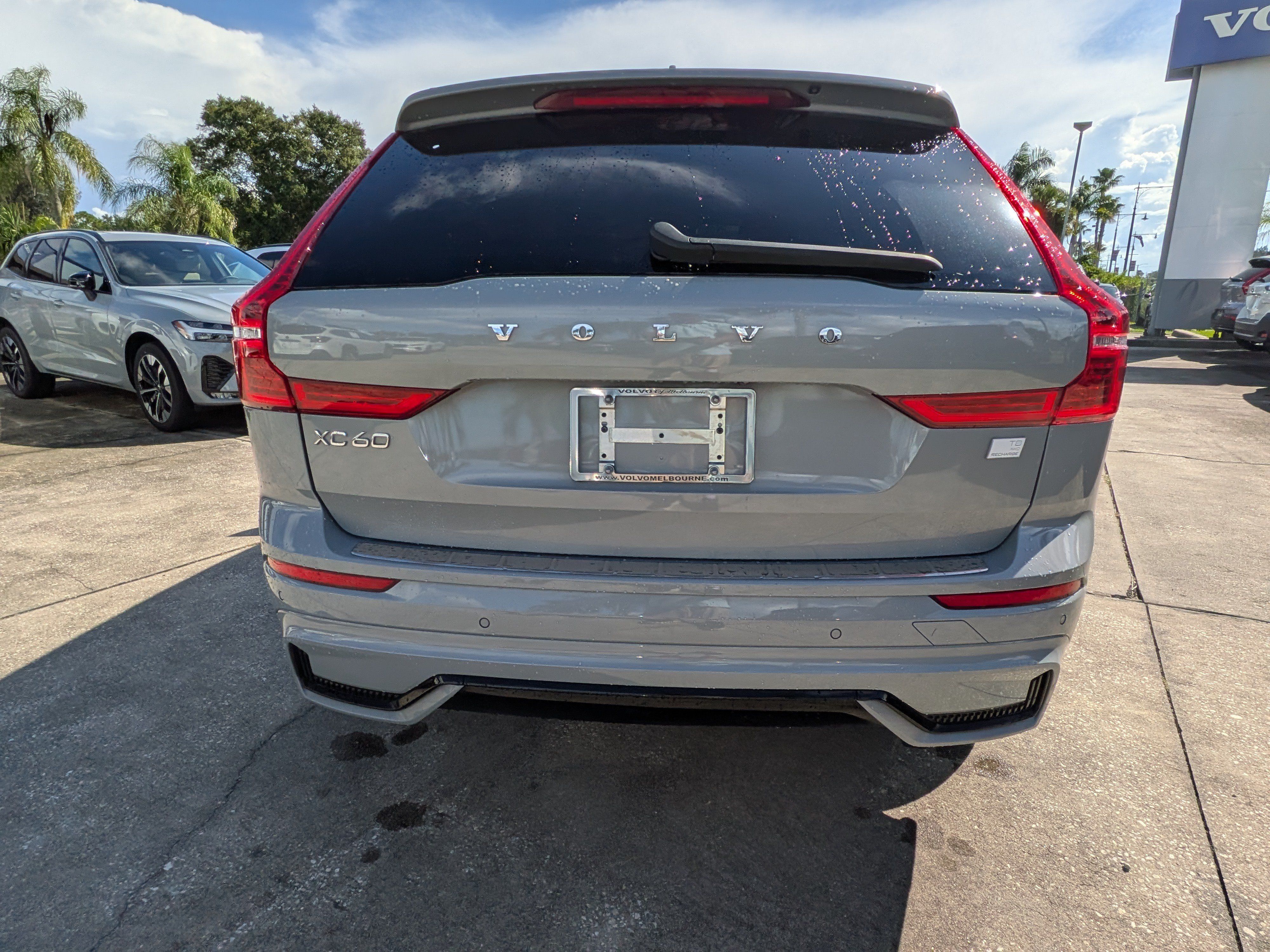 Certified 2024 Volvo XC60 T8 Ultimate w/ Protection Package Premier AWD/4WD image 4