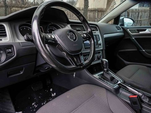 Used 2016 Volkswagen Golf SE image 7