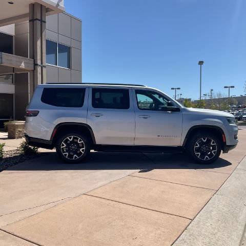 Used 2024 Jeep Wagoneer Series III AWD/4WD image 9