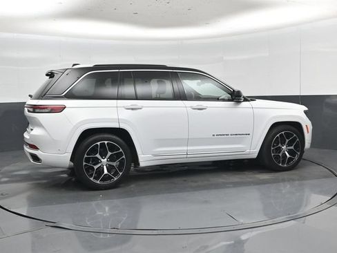 Used 2022 Jeep Grand Cherokee Summit AWD/4WD image 3