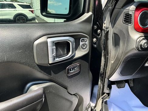 Used 2019 Jeep Wrangler Unlimited Rubicon w/ Cold Weather Group AWD/4WD image 12