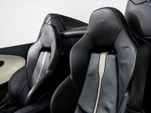 Used 2019 McLaren 570S Spider image 3