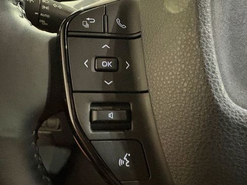 Used 2025 Toyota Prius XLE AWD/4WD image 8