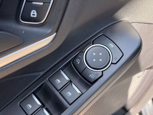 Used 2022 Ford Escape SE FWD image 19