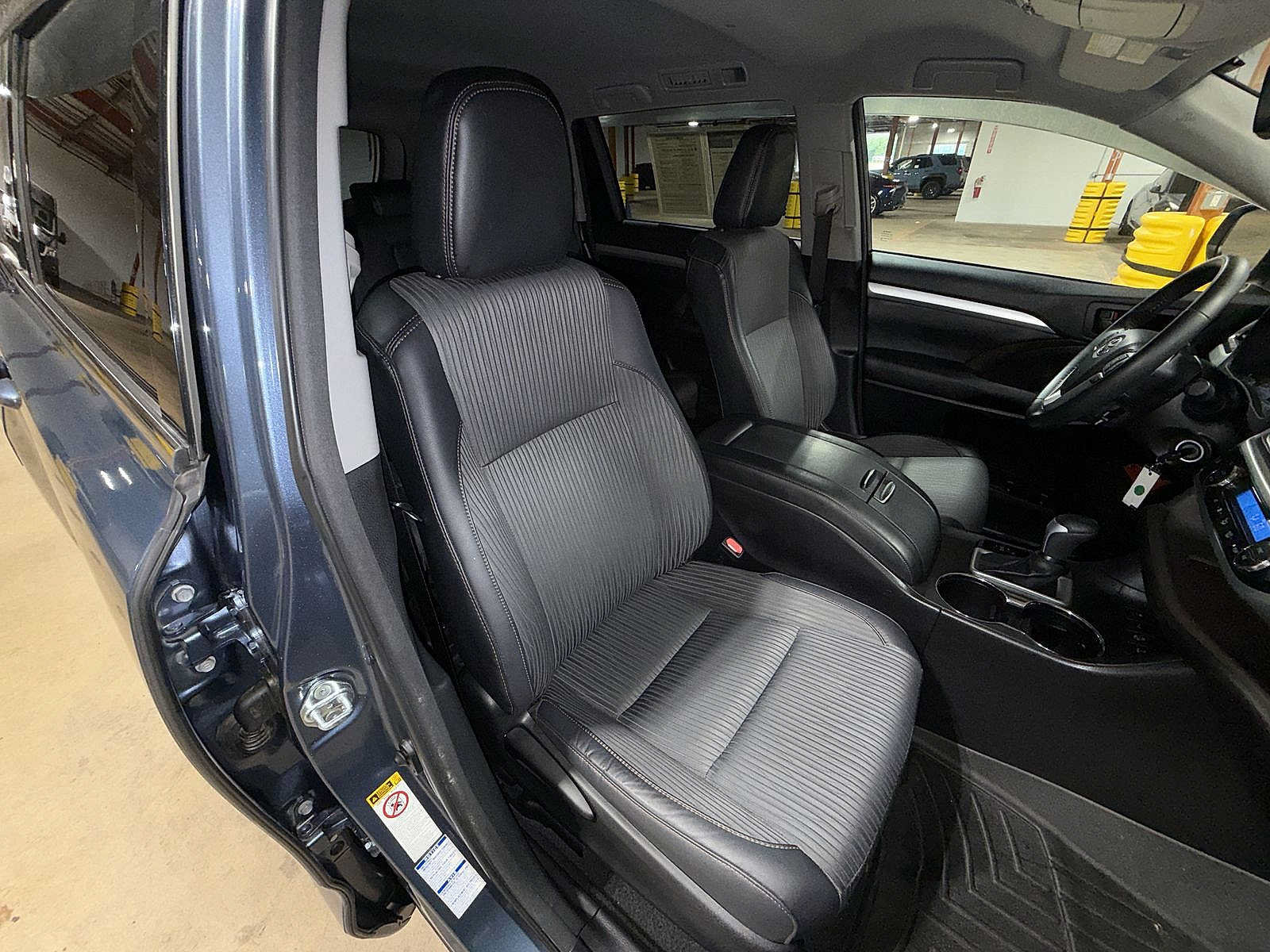 Certified 2017 Toyota Highlander Plus w/ Carpet Mat Package AWD/4WD image 16