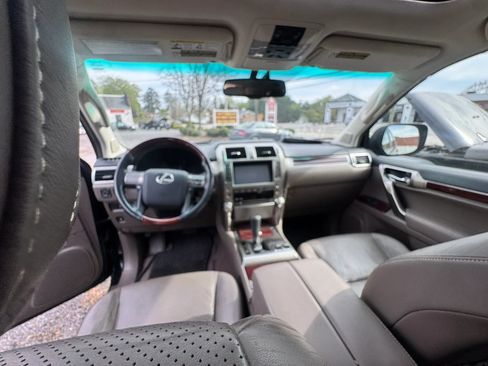Used 2010 Lexus GX 460 image 9